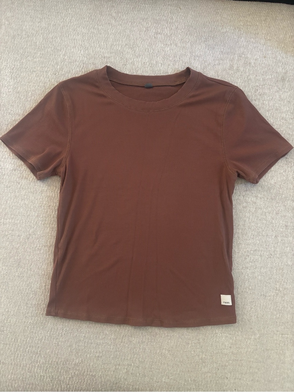 Vuori Crew Neck Short Sleeve Tee in Chestnut Brown